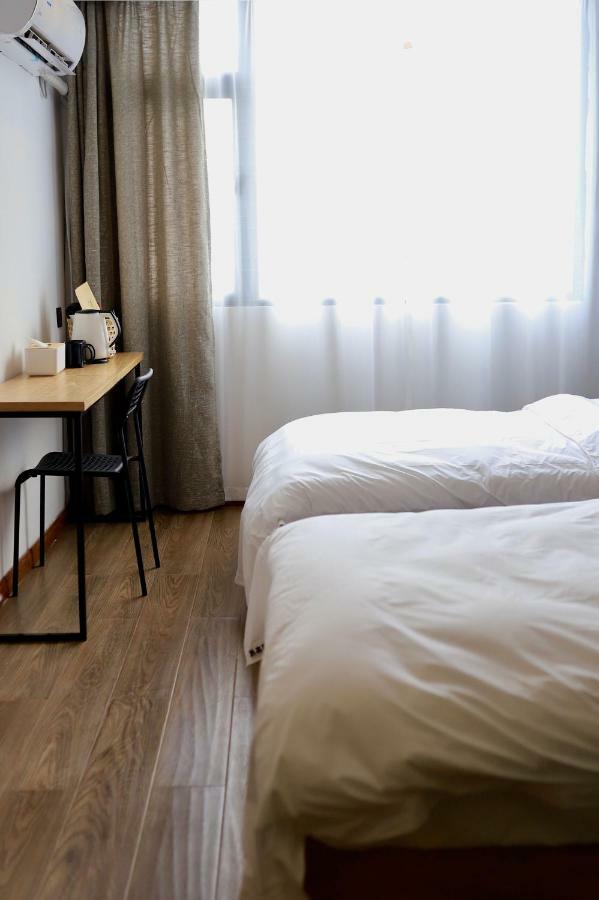 Travel Light Inn Guilin Exterior photo